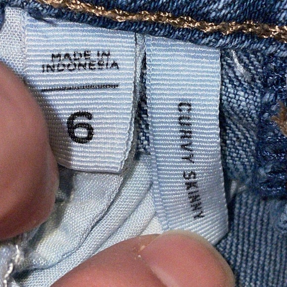 Loft Jeans. Lot of 2. Blue is Curvy Skinny & Black is Leggings. Size 6 - Picture 5 of 13